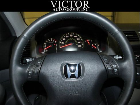Used 2005 Honda Accord EX image 19