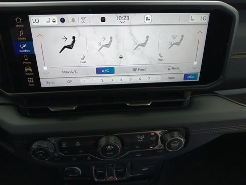 New 2026 Jeep Gladiator Sport AWD/4WD image 4