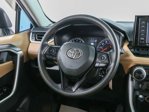 Used 2020 Toyota RAV4 LE FWD image 12