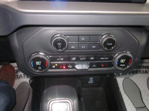 Used 2025 Ford Bronco Outer Banks image 18