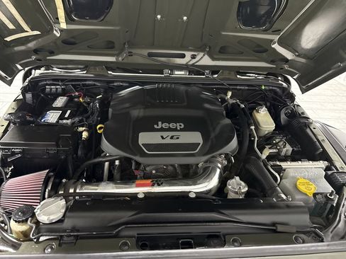 Used 2015 Jeep Wrangler Unlimited Rubicon w/ Dual Top Group AWD/4WD image 31