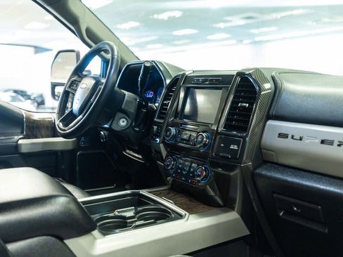 Used 2019 Ford F250 Lariat w/ Lariat Value Package AWD/4WD image 16