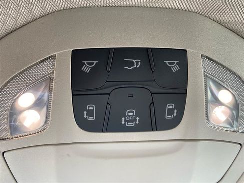 Used 2024 Chrysler Pacifica Touring-L FWD image 16