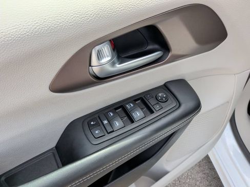 Used 2024 Chrysler Voyager LX FWD image 10