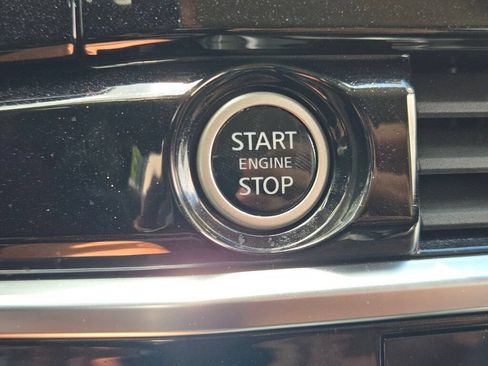 Used 2024 Nissan Pathfinder SL AWD/4WD image 32