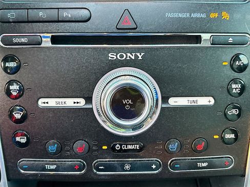 Used 2016 Ford Explorer Platinum image 16