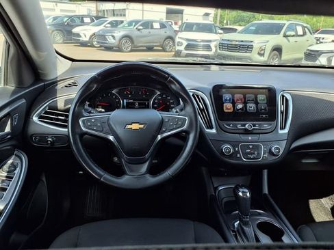 Used 2017 Chevrolet Malibu LT FWD image 5