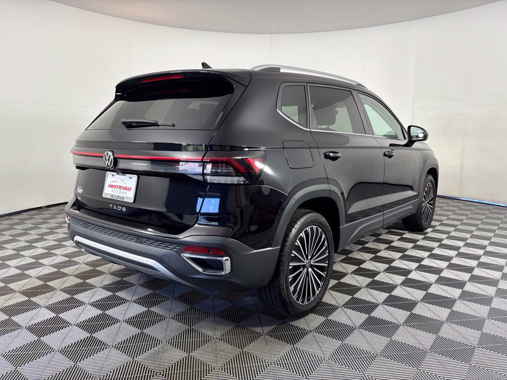 Used 2025 Volkswagen Taos SE FWD image 18