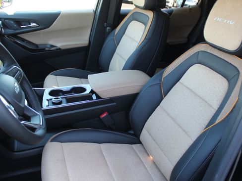 New 2026 Chevrolet Equinox ACTIV w/ Convenience Package III FWD image 9