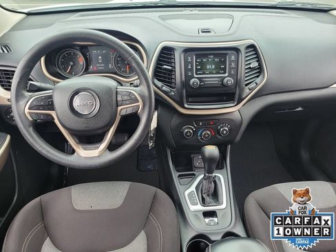 Used 2018 Jeep Cherokee Latitude FWD image 8