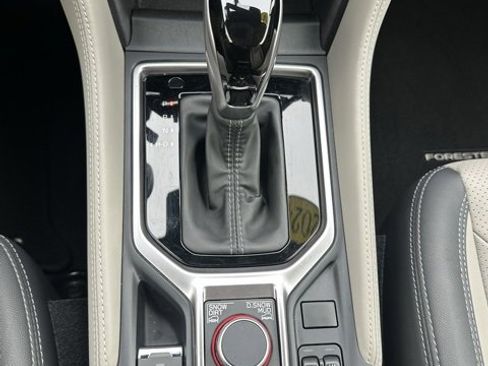 Used 2024 Subaru Forester Limited image 15