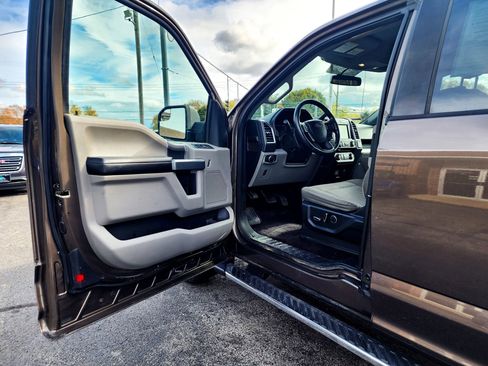 Used 2016 Ford F150 XLT w/ Equipment Group 302A Luxury image 9