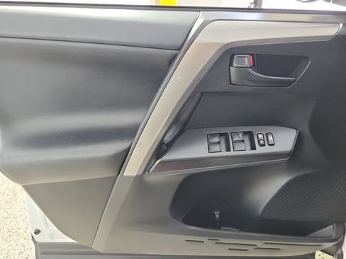 Used 2018 Toyota RAV4 LE Plus AWD/4WD image 21