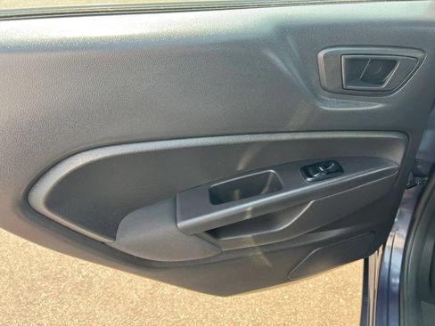 Used 2013 Ford Fiesta SE FWD image 19