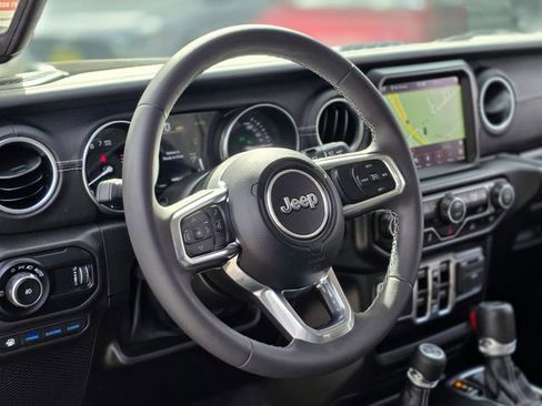 Used 2023 Jeep Wrangler Unlimited Sahara image 14