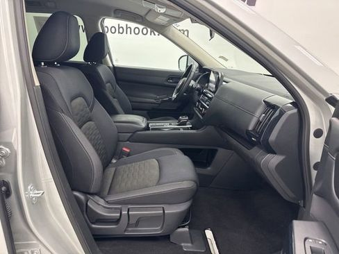 Used 2025 Nissan Pathfinder SV FWD image 29