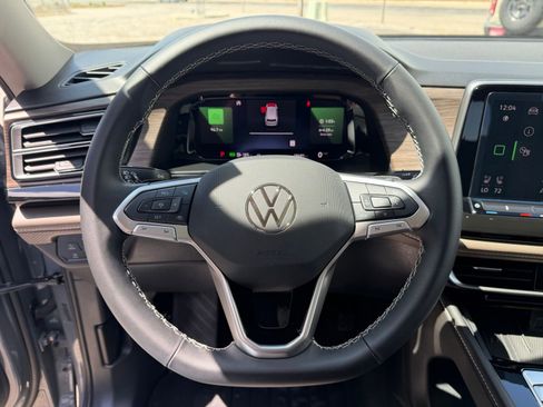 Used 2025 Volkswagen Atlas SEL AWD/4WD image 14