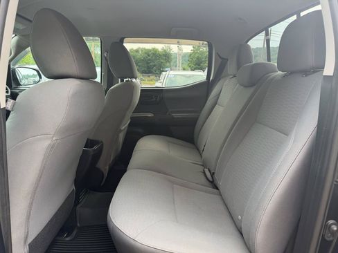 Used 2019 Toyota Tacoma SR5 AWD/4WD image 17