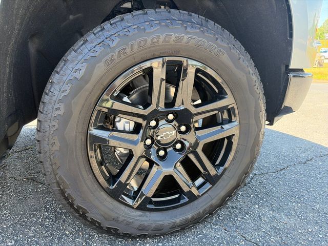 Used 2025 Chevrolet Silverado 1500 LT Trail Boss w/ Convenience Package II AWD/4WD image 12