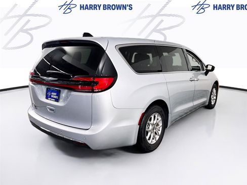 Used 2024 Chrysler Pacifica Touring-L FWD image 31