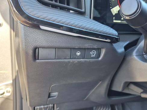 Certified 2025 Nissan Kicks SR FWD image 30