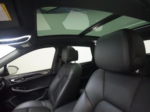Used 2020 Porsche Macan AWD/4WD image 15
