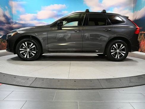 Used 2024 Volvo XC60 B5 Core AWD/4WD image 4