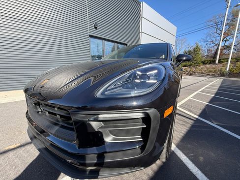 Certified 2025 Porsche Macan image 13