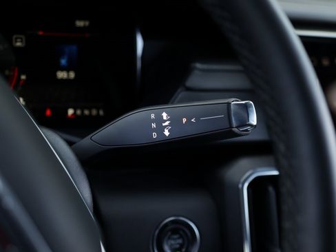 Used 2025 GMC Acadia Elevation image 21