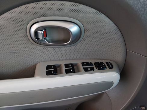 Used 2017 Kia Soul EV + FWD image 19