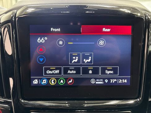 Used 2023 Chevrolet Traverse LT w/ LT Premium Package AWD/4WD image 22