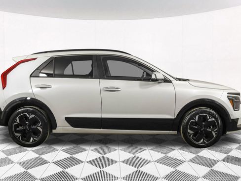 Used 2023 Kia Niro Wave w/ Wave Preserve Package image 17