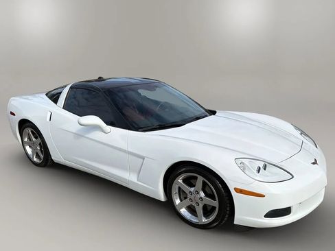 Used 2005 Chevrolet Corvette Coupe w/ Preferred Equipment Group RWD image 5