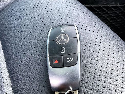 Used 2021 Mercedes-Benz C 300 Sedan image 15