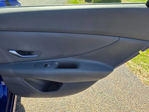 Used 2022 Hyundai Elantra SEL FWD image 25