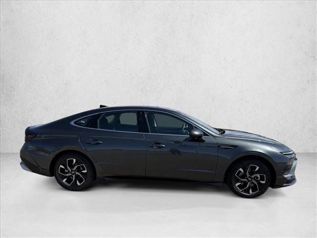 Used 2025 Hyundai Sonata SEL FWD image 4