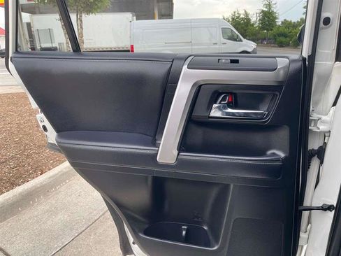 Used 2018 Toyota 4Runner Limited AWD/4WD image 91