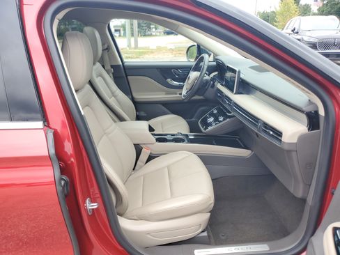 Certified 2022 Lincoln Corsair AWD w/ Premium Package image 9