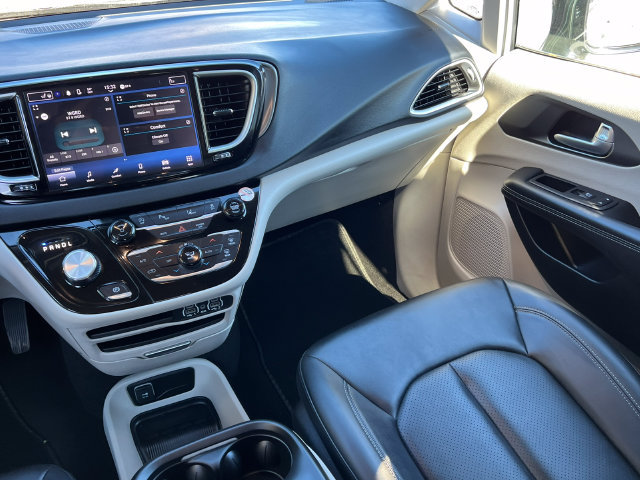 Used 2024 Chrysler Pacifica Touring-L FWD image 35