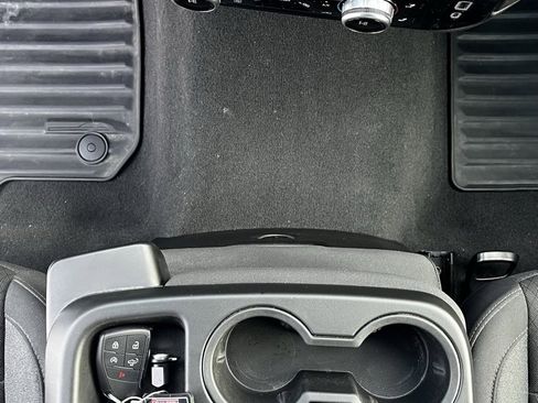 Used 2025 GMC Sierra 1500 Elevation image 25