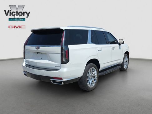 Used 2022 Cadillac Escalade Premium Luxury w/ LPO, Radiant Package RWD image 18