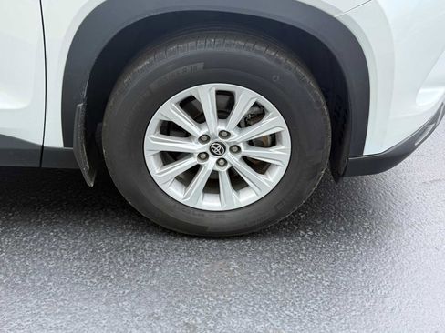 Used 2024 Toyota Grand Highlander AWD image 7
