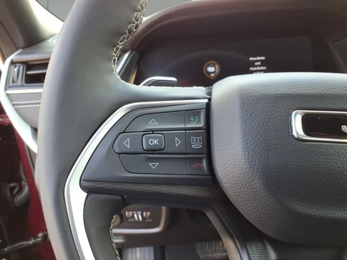 Used 2025 Jeep Grand Cherokee Laredo X w/ Luxury Tech Group I image 15