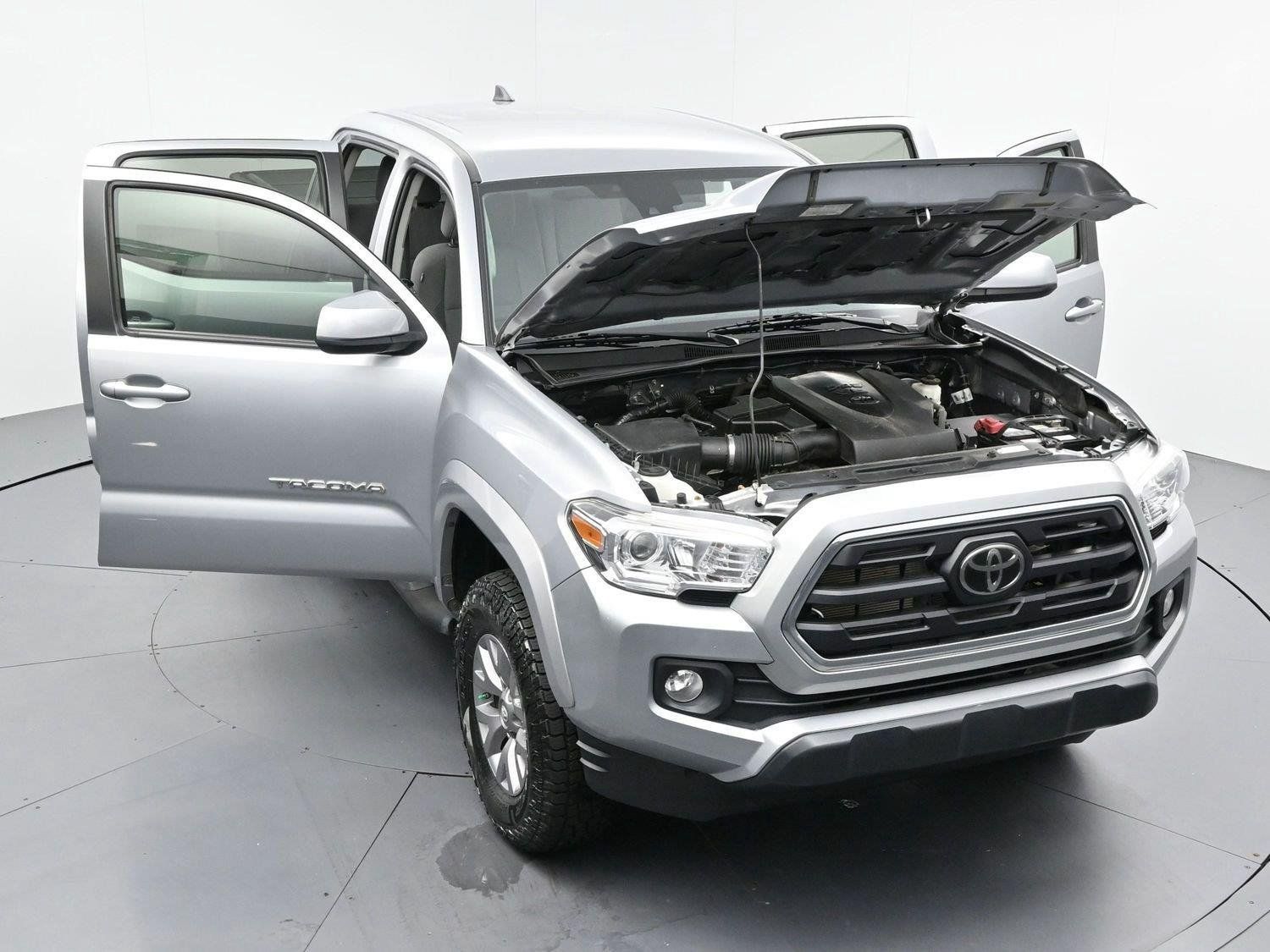 Used 2019 Toyota Tacoma SR5 AWD/4WD image 36