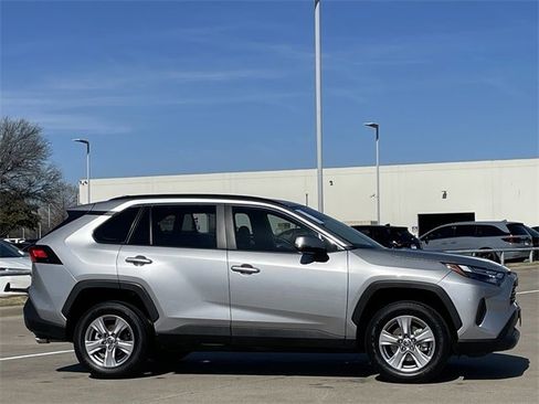 Used 2025 Toyota RAV4 XLE image 3