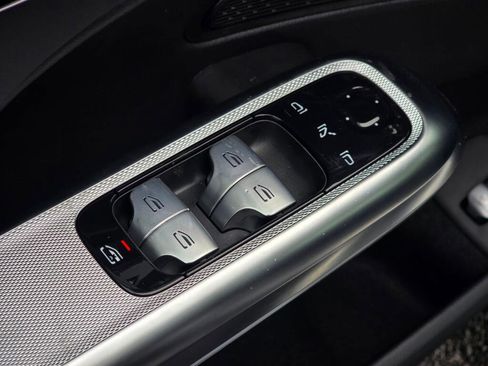 Used 2025 Mercedes-Benz E 350 4MATIC Sedan image 37