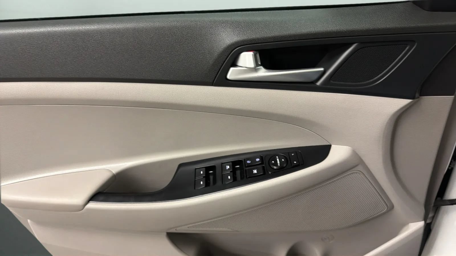 Used 2021 Hyundai Tucson Value w/ Winter Weather Package FWD image 17