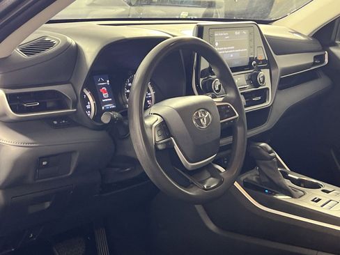 Used 2022 Toyota Highlander L AWD/4WD image 17
