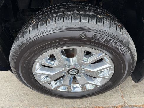 Used 2021 Nissan Titan SL w/ Moonroof Package AWD/4WD image 19