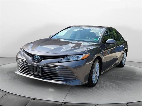 Used 2018 Toyota Camry XLE w/ Audio Package image 1